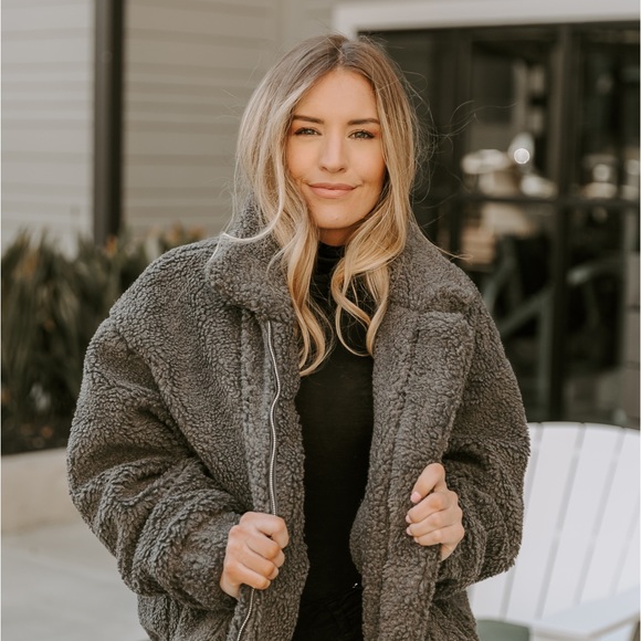 MEET YOUR POSHER - Picture 3 of 8